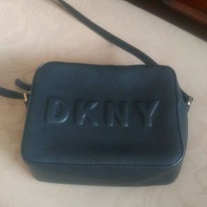Nwot black DKNY bag